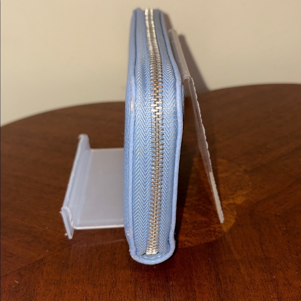 Adrienne Vittadini Periwinkle Zip Wallet  pebbled leather / vegan trim& interior - Picture 4 of 13